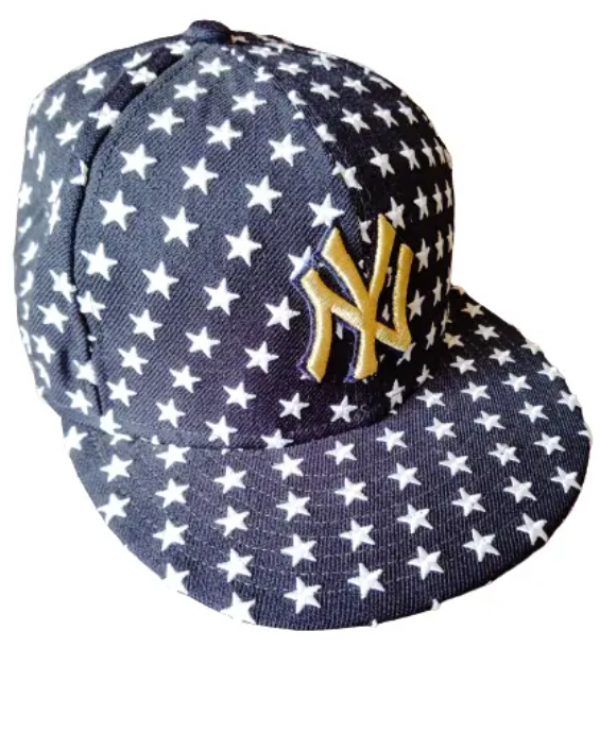 Topi dengan motif bintang yang menggemaskan